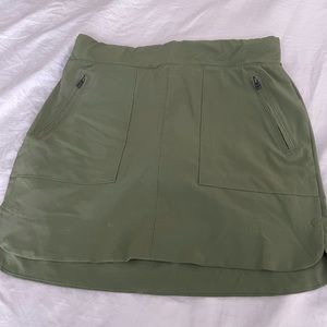 Athleta Chelsea skort olive Green size 2